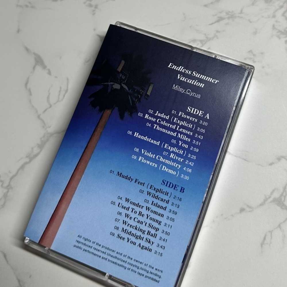 Miley Cyrus Cassette Tape | En - Audio Musically recension och pris